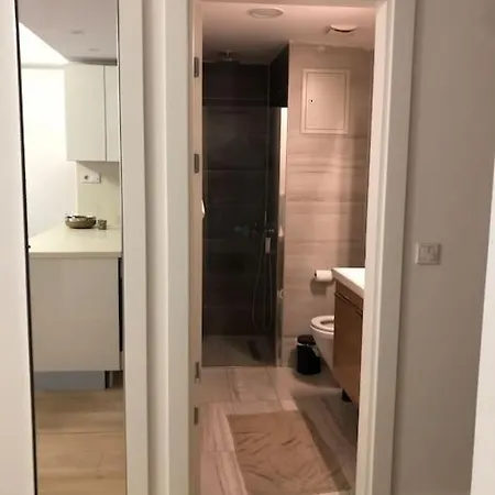 Minimal And Luxury Apartment